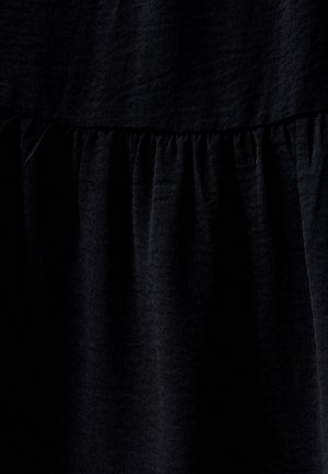 Tessuto nero con una texture stropicciata, caratterizzato da dettagli arricciati nella cucitura. Il materiale appare morbido e leggermente tessuto.