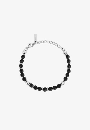 Cuentas negras facetadas intercaladas con acentos metálicos en plata; presenta un cierre de cadena y una pequeña etiqueta grabada con "BREIL."