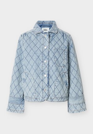 Ανοιχτό μπλε τζιν μπουφάν με σχέδιο ρόμβων, κουμπιά μπροστά, γιακά, τσεπάκι στο στήθος και δύο πλαϊνές τσέπες.