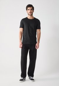 Pier One 10 PACK - Basic T-shirt - true black