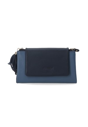 Blauwe leren clutch met een ritssluiting en een klep. Heeft een donkerblauw voorpaneel en een franjerand voor extra textuur.