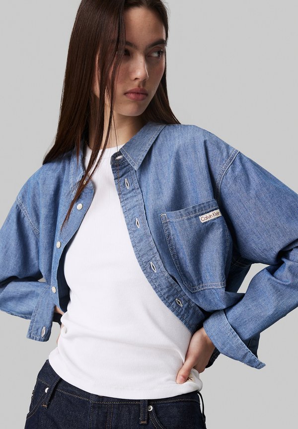 CROPPED DAD - Button-down blouse - denim medium4