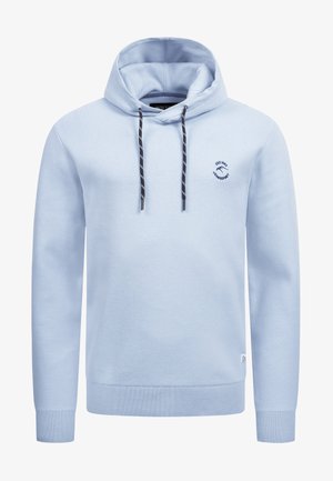 Lichtblauwe hoodie gemaakt van zachte stof, met een kangoeroe-pocket, gestreepte koordjes en een klein logo op de borst.