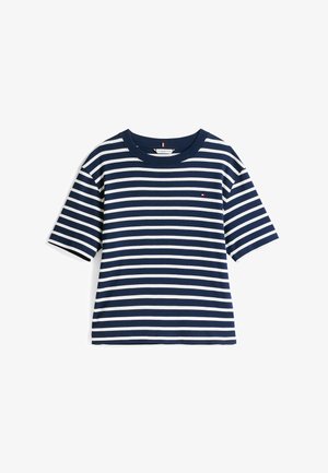 Gestreiftes T-Shirt in Marineblau und Weiß mit kurzen Ärmeln und rundem Halsausschnitt, mit einem kleinen Logo auf der Brust. Hergestellt aus weichem Baumwollmaterial.