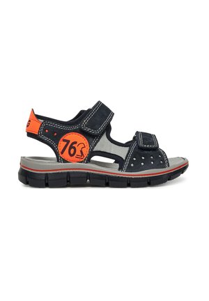 Sandalo per bambini nero e grigio con dettagli arancioni, due cinturini in Velcro, suola spessa nera e patch laterale con "76".