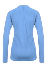 Langsleeve top in lichtblauwe stof, met een ronde halslijn en aansluitende silhouette. Gladde textuur zonder zichtbare patronen of hardware.