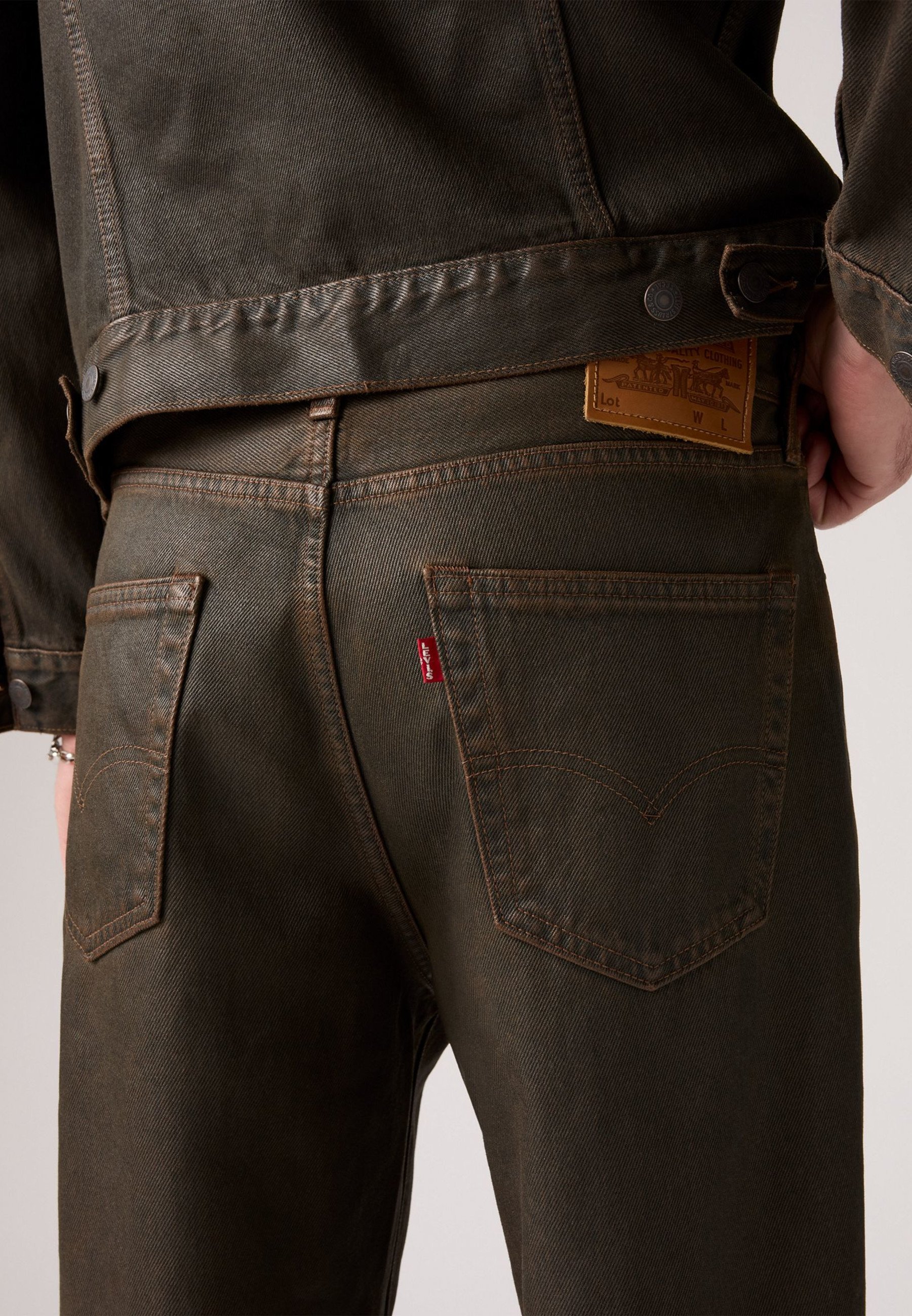Levi's レザーパンツ ブラウン Levi's® 568® STAY LOOSE - Loose Jeans - brown wood journal coated