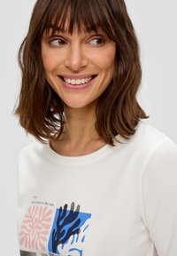 s.Oliver MIT FRONT - Print T-shirt - creme