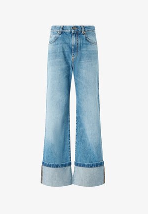 Jean large bleu clair avec taille haute, fermeture avant à boutons, et grands revers pliés à l'ourlet.