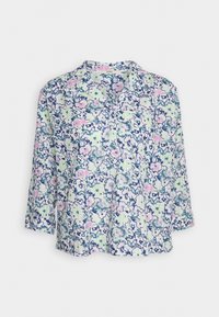 Blusenshirt aus Blumenmuster mit Kragen, 3/4-Ärmeln, in Pastellfarben von Rosa und Grün, mit einem blauen Blumenmuster auf hellem Hintergrund.