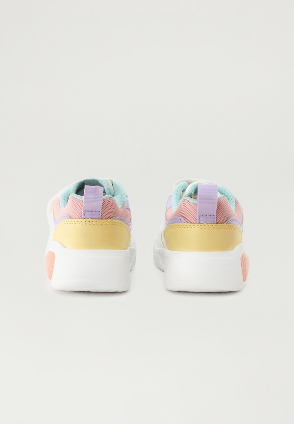 ILLUMINUS GIRL - Trainers3