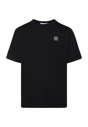 T-shirt noir à manches courtes avec col rond et un petit patch logo rond sur la poitrine gauche.