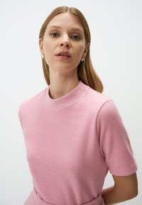 Jimmy Key HALF TURTLENECK SHORT SLEEVE  - T-shirt basic - pink