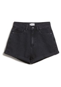 Svarta denimshorts med uppvikta fållar, framknapp, dragkedja, bälteshällor och design med fem fickor.