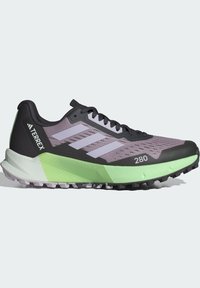 Scarpa da corsa nera e verde leggera con tomaia in mesh, caratterizzata da accenti grigi e una suola testurizzata per la trazione. Modello 280.