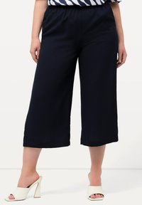 Ulla Popken WIDE ELASTIC WAIST - Short - navy blue