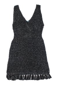 Abito nero lavorato a maglia con scollatura a V, tessuto testurizzato e orlo frangiato. Finitura liscia con accenti scintillanti lungo il bordo.