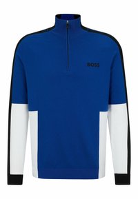 Suéter de medio cremallera en azul, blanco y negro con el logo "BOSS" en el pecho y mangas y cuerpo con bloques de color.