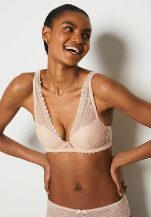 - Biustonosz push-up