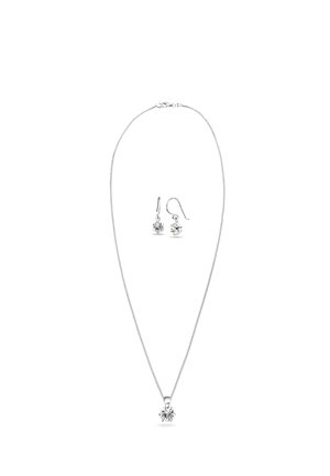 Collier en argent avec un pendentif en cristal unique ; les boucles d'oreilles assorties présentent de petites gouttes en cristal. Design élégant avec une fine chaîne.