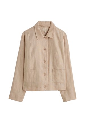 Beige langärmlige Knopfleistejacke mit zwei Fronttaschen und spitzem Kragen, aus leichtem gewebtem Stoff gefertigt.