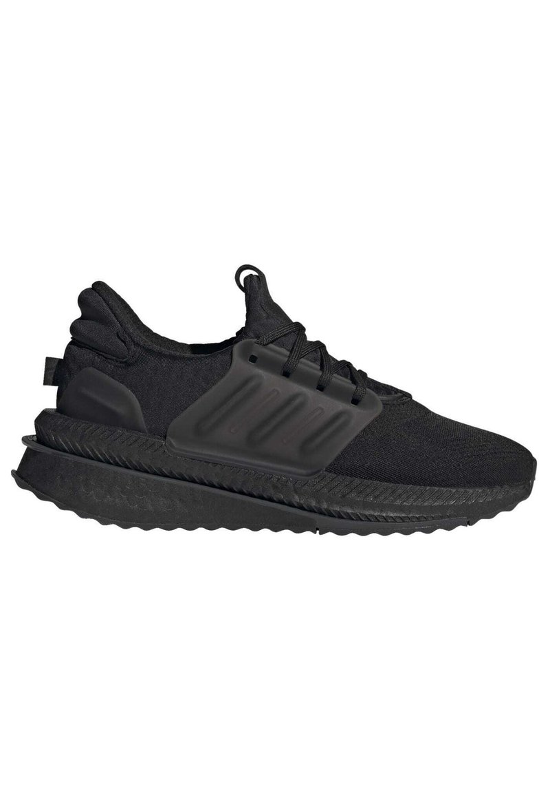 Schwarze Sportschuhe zeichnen sich durch ein strukturiertes Obermaterial und eine dicke, gewellte Sohle aus. Eine Plastikbeschichtung an der Seite bietet zusätzlichen Halt.