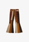 WRANGLER x LAINEY WILSON PATCHWORK BOTTOM - Bukser - brown