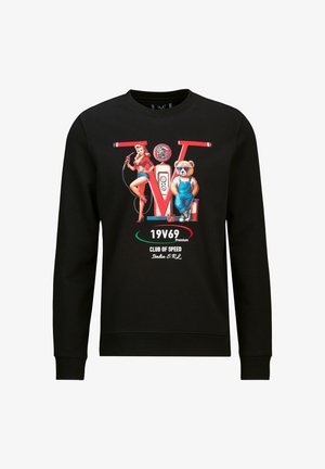 Schwarzer Pullover mit farbenfroher Grafik eines Pin-up-Mädchens und eines Teddybären an einer Zapfsäule, Text "19V69 Premium Club of Speed Italia S.R.L."