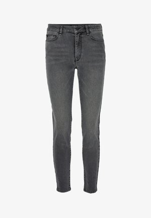 Jeans ajustados de corte medio en denim gris oscuro. Cuenta con un cierre de botón, cinco bolsillos y un ligero desgasto con una textura suave.