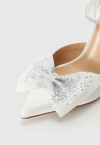 Steve Madden VINCENTIA - Sandali con tacco - ivory