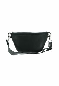 Sac de taille en cuir noir texturé avec une sangle réglable et des fermoirs et œillets en métal argenté sur fond blanc uni.