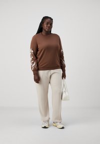 ONLY Carmakoma CARSONNY O NECK - Sweatshirt - pinecone