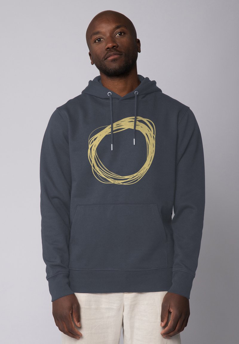Navyblaues Kapuzensweatshirt aus Baumwollmischung mit einem goldenen, runden Grafikdesign auf der Vorderseite und einer Fronttasche. Glatte Textur und verstellbare Kordeln.