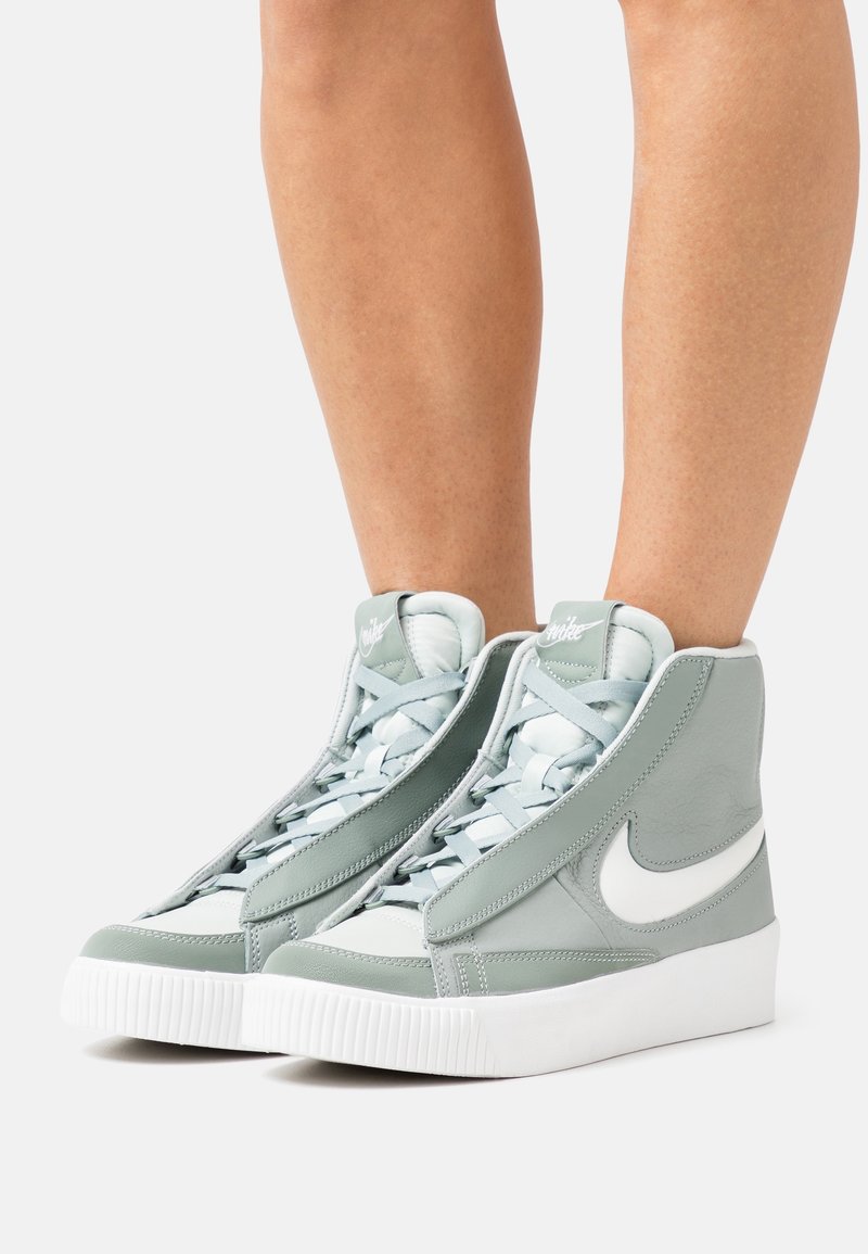 Nike Sportswear Korkeavartiset tennarit - green