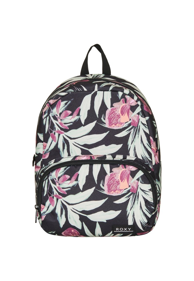 Mochila con base negra y un vibrante patrón floral que presenta flores rosas y hojas verdes. Tiene un bolsillo frontal con cremallera y un asa en la parte superior.