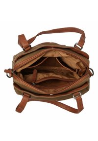 Borsa a tracolla in tela marrone con dettagli in pelle, chiusura superiore con zip, multiple scomparti interni e tracolla regolabile.