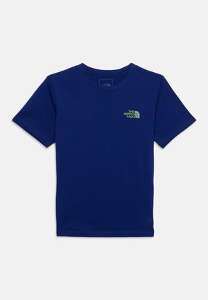 Marineblauw T-shirt met korte mouwen en klein lichtgroen The North Face-logo op de linkerborst.