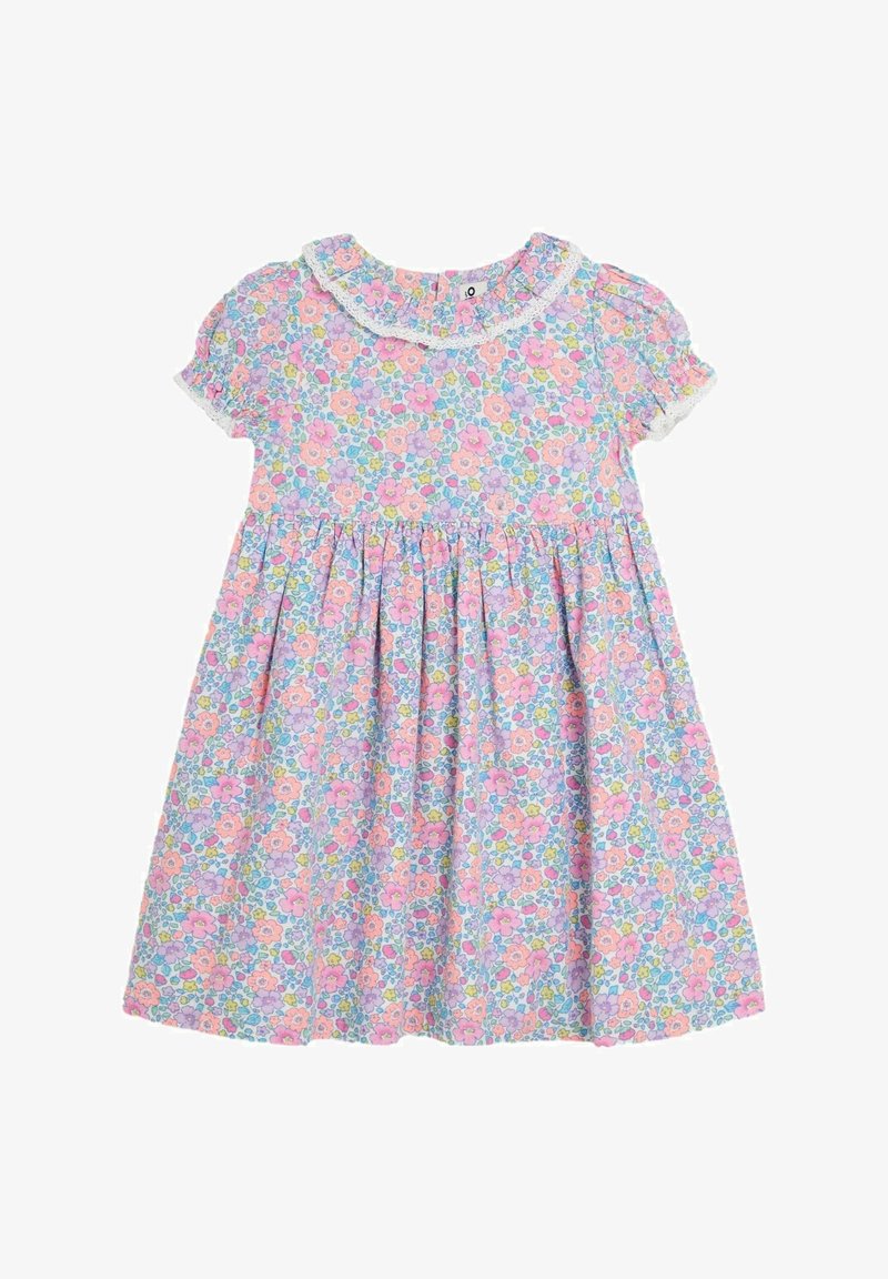Vestido floral con una paleta de colores pastel que incluye flores en tonos rosa, púrpura y verde. El cuello redondo tiene un borde de encaje blanco; mangas cortas.
