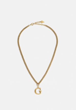 Collier chaîne en or avec pendentif en forme de lettre "G" et fermoir réglable sur fond blanc.