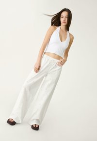 Stradivarius Stoffhose - white