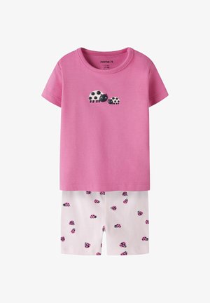 Peuterset met een roze top met korte mouwen met twee zwart-witte lieveheersbeestjes en een witte short bedrukt met kleine roze lieveheersbeestjes.