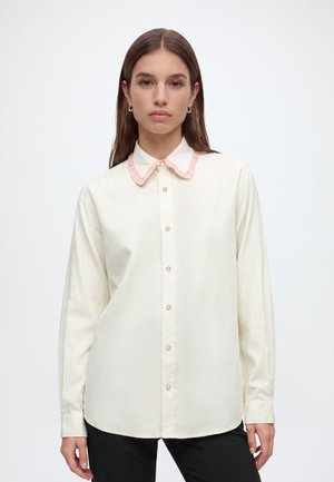 Sister Jane THÉODORE RUFFLE SHIRT UNISEX - Skjorter - cream