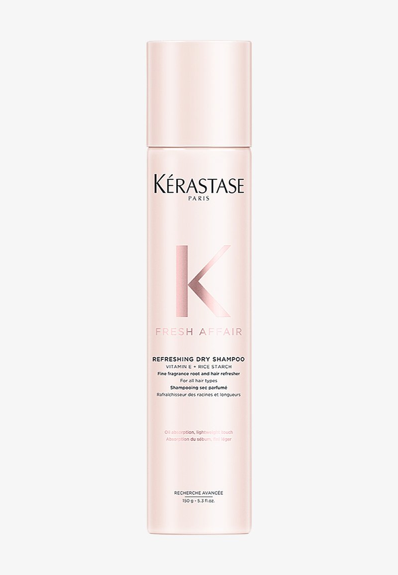 Kérastase Fresh Affair Shampoo Secco Rinfrescante in un cilindro rosa, con una tipografia pulita e dettagli del prodotto in nero.