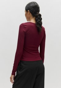 EDITED TAMILLA - Longsleeve - rot