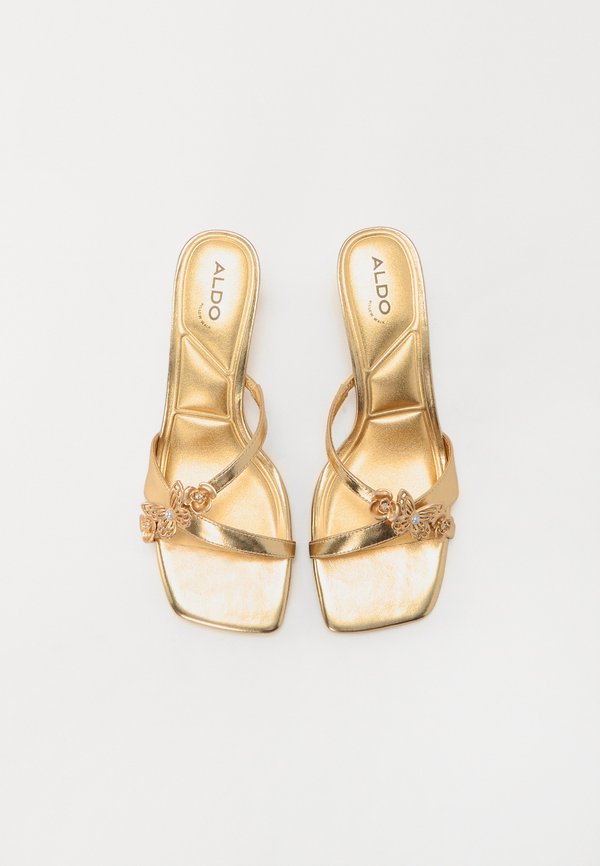 EPHEMERAL PILLOW WALK - Sandals3