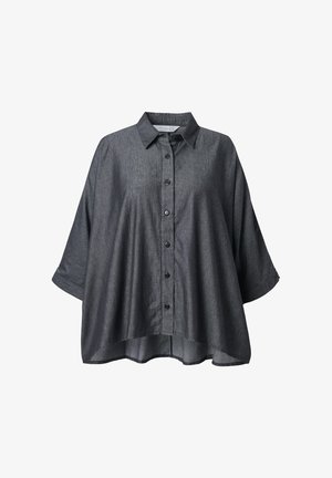 Tmavě šedá košile s knoflíky, širokými tříčtvrtečními rukávy a volným, splývavým střihem, s klasickým límečkem a asymetrickým lemem.