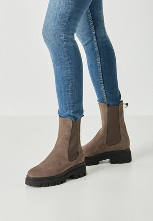 Tamaris, 1-25992-41 001 - Plateaustiefelette - taupe suede