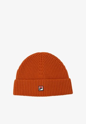 Gorro de punto naranja con textura acanalada y un puño doblado, que presenta un pequeño logotipo bordado en rojo, blanco y azul.