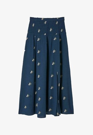 Modrá midi sukňa s nariaseným pásom a drobnými bielymi kvetinovými vzormi rozptýlenými po celej látke.