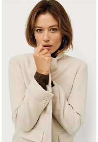 Ellos Collection HILMA - Korte frakker - beige